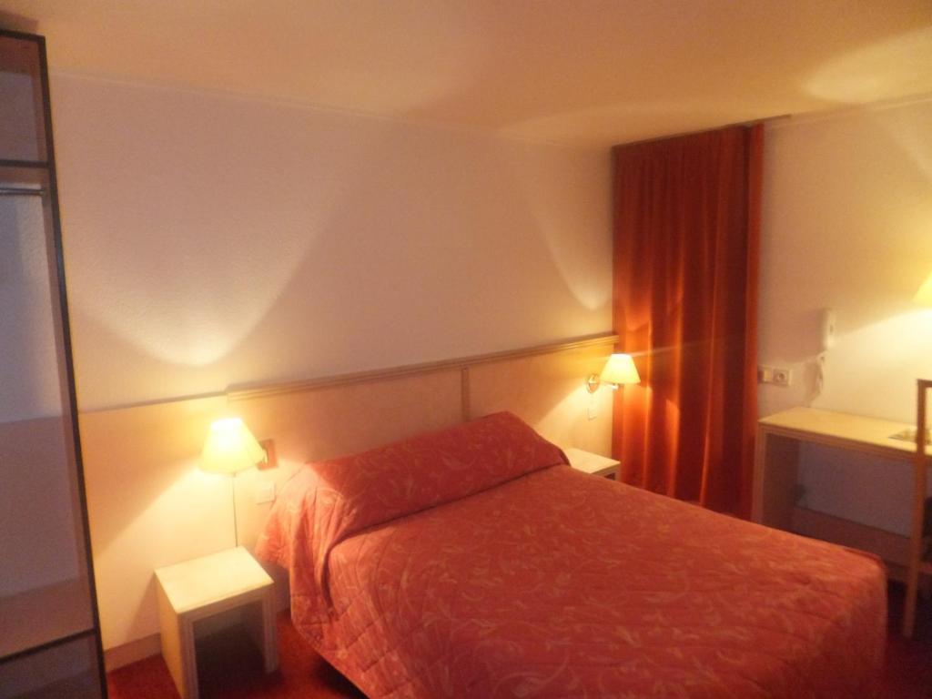 Hotel Le Village Gif-sur-Yvette Kültér fotó