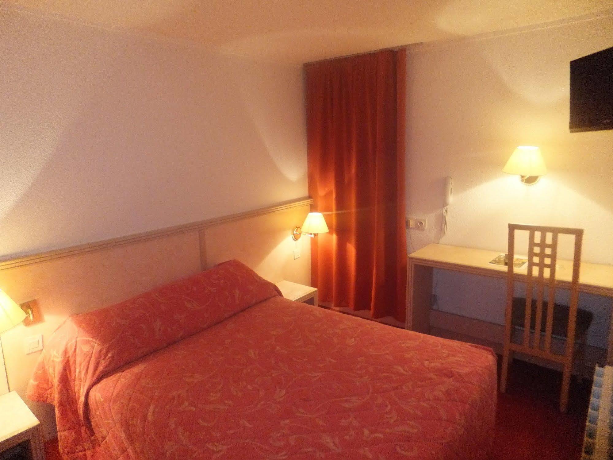 Hotel Le Village Gif-sur-Yvette Kültér fotó