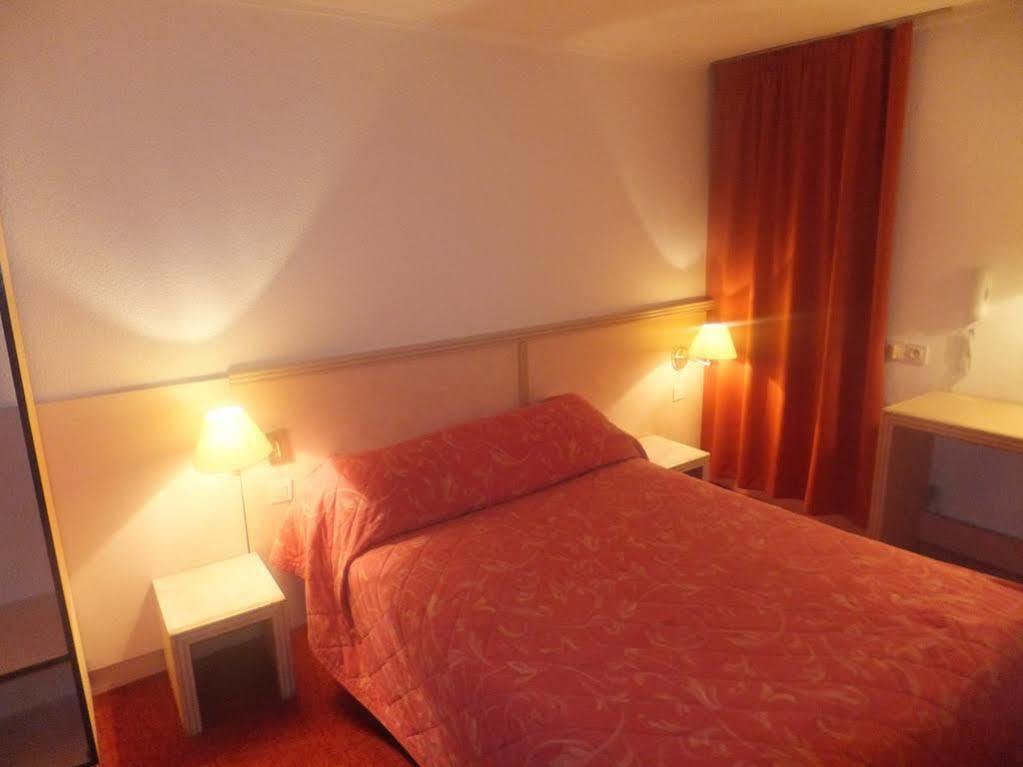 Hotel Le Village Gif-sur-Yvette Kültér fotó